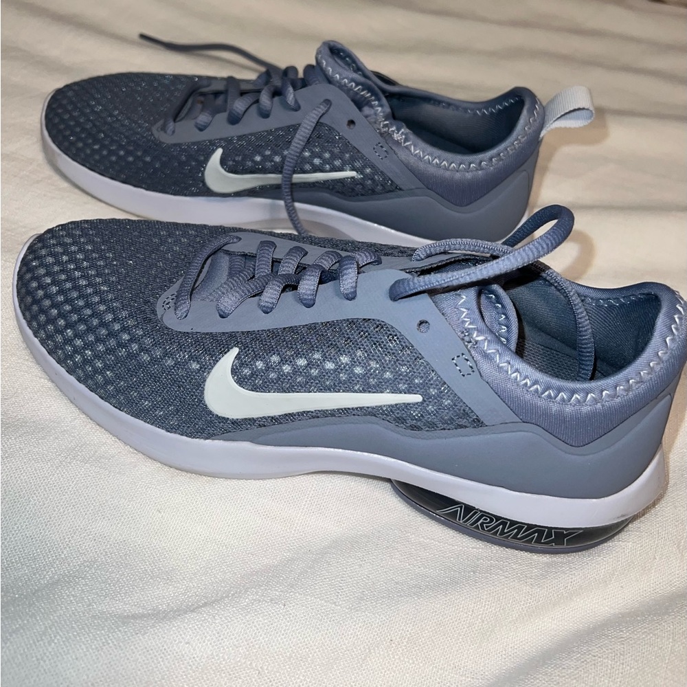 Size 6.5 Nikes